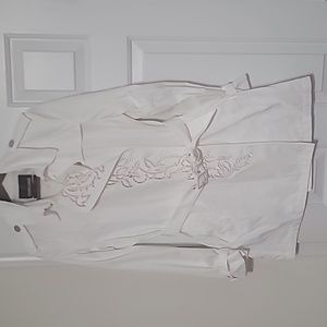 Roberto Cavalli laser cut white trench coat. Size 42